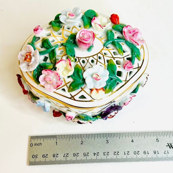 Porcelain Trinket Box Pierced Diamond Lattice Design Colorful Floral Good - Picture 9 of 10